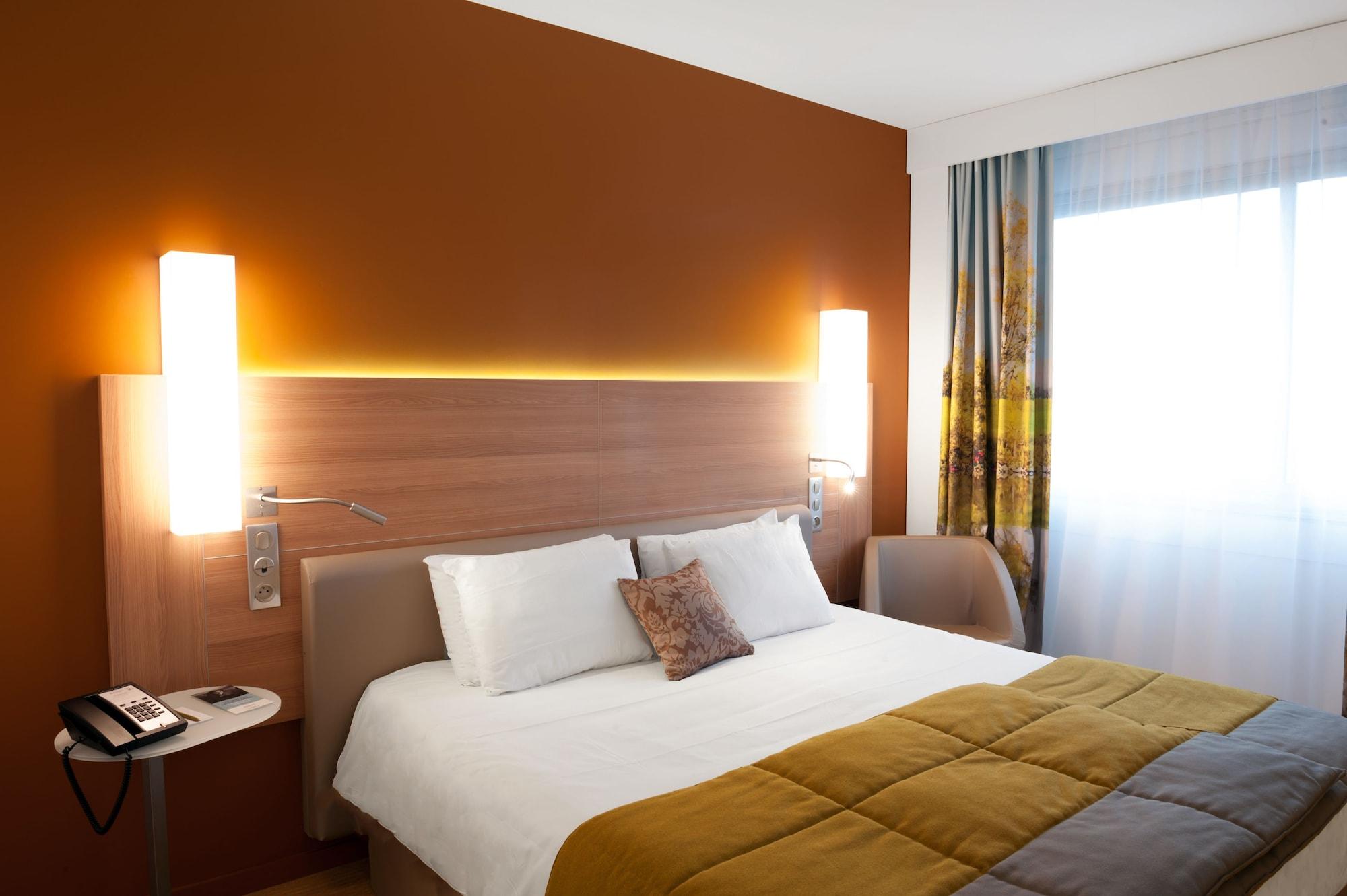 Hotel Mercure Macon Bord De Saone Экстерьер фото